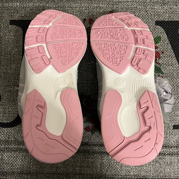 Zeba Shoes Zeba Womens Hands Slip On Athletic Sneakers Shoes Rose